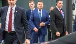 Меняем сумасшедшего клоуна на недалекого генерала: Зачем британцы двигают Залужного