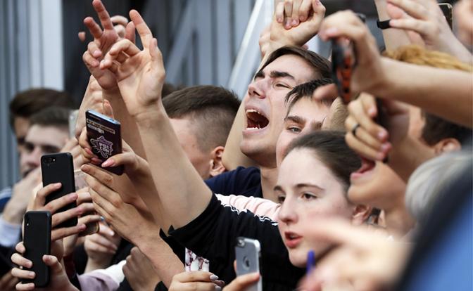 Мизулина-Shaman: Дети плачут с флагом России в руках – Роскомнадзор отобрал игрушку