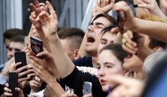 Мизулина-Shaman: Дети плачут с флагом России в руках – Роскомнадзор отобрал игрушку