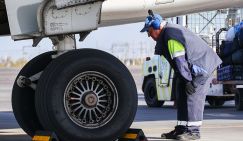 Страховщики шокированы - лайнеры российских авиакомпаний терпят аварии самым неожиданным образом