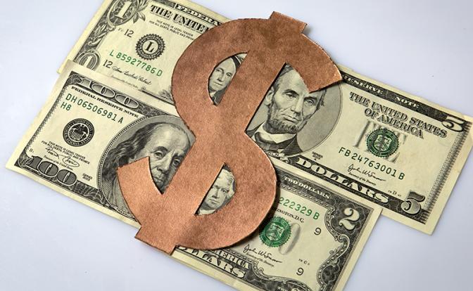 Стал известен курс доллара на старте недели