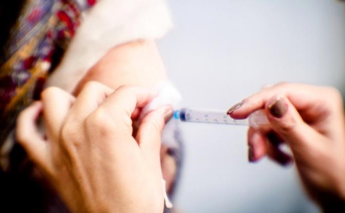 Минздрав РФ анонсировал начало вакцинации от меланомы