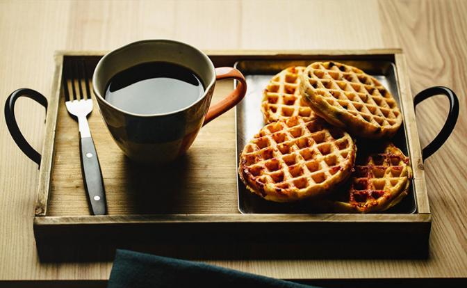 Пенсионер 50 лет питался двумя продуктами: что с ним произошло