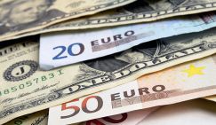 ЦБ сообщил о падении курса доллара