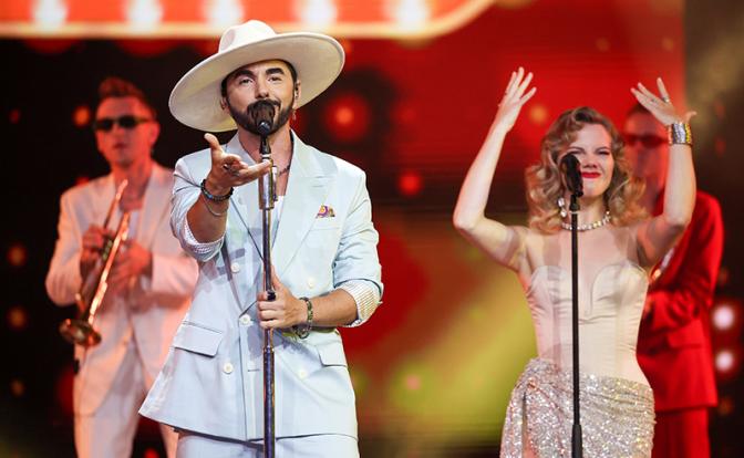 На фото: певец Тимур Родригез