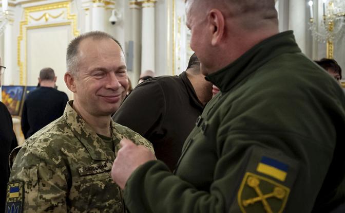 На фото: нынешний главком ВСУ Александр Сырский и экс-главком Вооруженными силами Украины Валерий Залужный