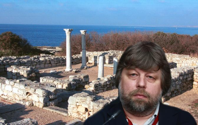 На фото: Российский учёный, один из руководителей всемирно известного музея Александр Бутягин/ раскопки на территории заповедника "Херсонес Таврический"