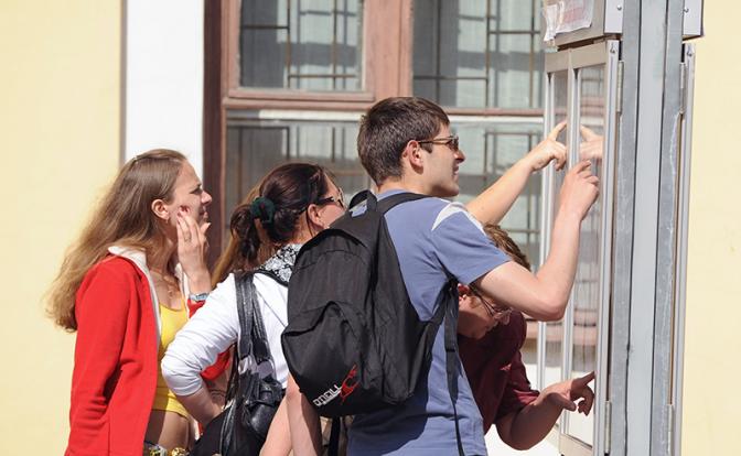 «Единая Россия»: Педагоги, выходи строиться! На Анадырь-Якутск рассчитайсь!