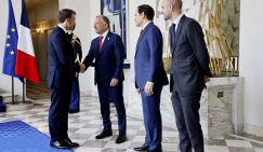 На европейский ринг против Уиткоффа готовится выйти стая шакалов в желто-голубых трусах