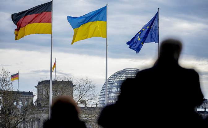 «Берлинская сделка» за «Берлинской стеной»: Зеленский водит Трампа за нос, Германия фыркает, Уиткофф терпит