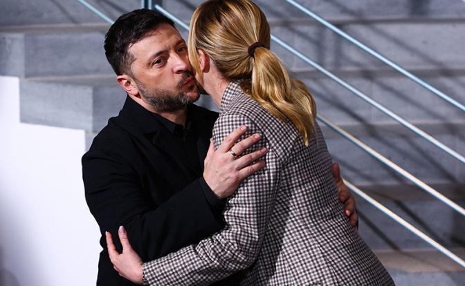 На фото: президент Украины Владимир Зеленский и премьер-министр Италии Джорджа Мелони