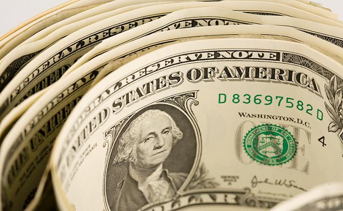 Курс доллара резко вырос накануне решения ЦБ по ключевой ставке