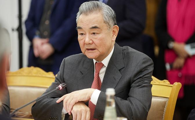 На фото: министр иностранных дел КНР Ван И