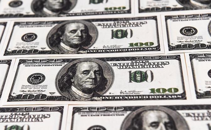 Россия опухла от долларов, рубль искусственно окреп, но что его ждет в 2026 году?