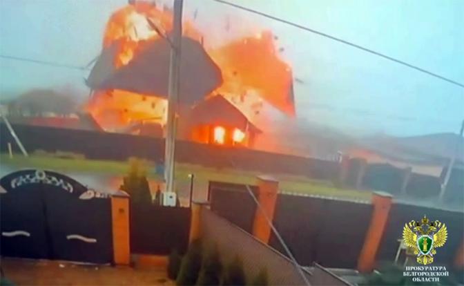 Дом натурально разнесло на щепки в результате взрыва в Белгородской области