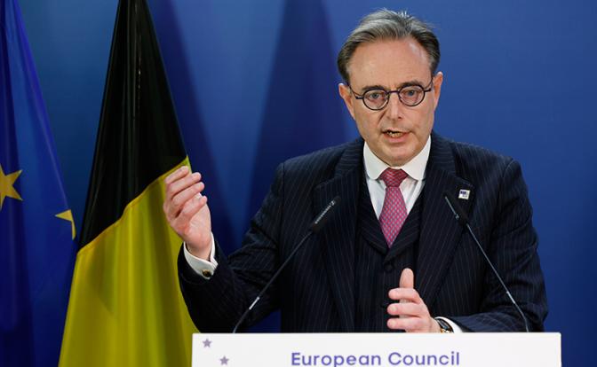 На фото: премьер-министр Бельгии Барт де Вевер