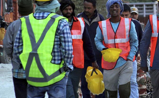 Мигранты из Индии заполоняют заводы Свердловской области