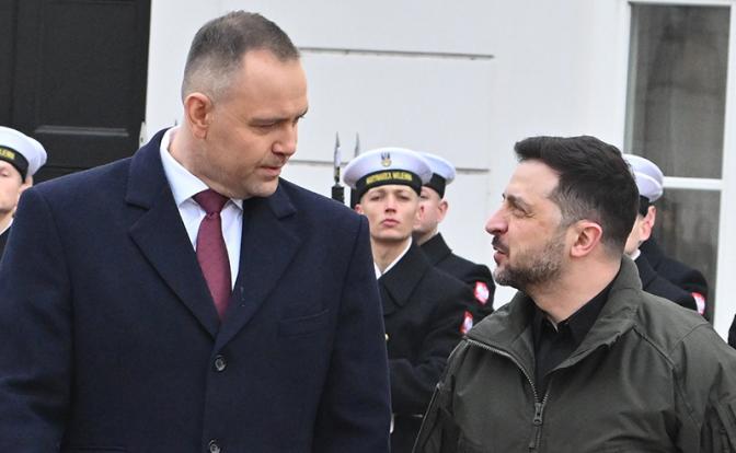 На фото: президент Польши Кароль Навроцкий и президент Украины Владимир Зеленский (слева направо)