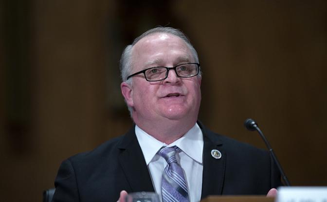 на фото: подполковник армии США в отставке Дэниел Дэвис