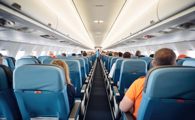 Семья пронесла тело мертвой бабушки на борт самолета