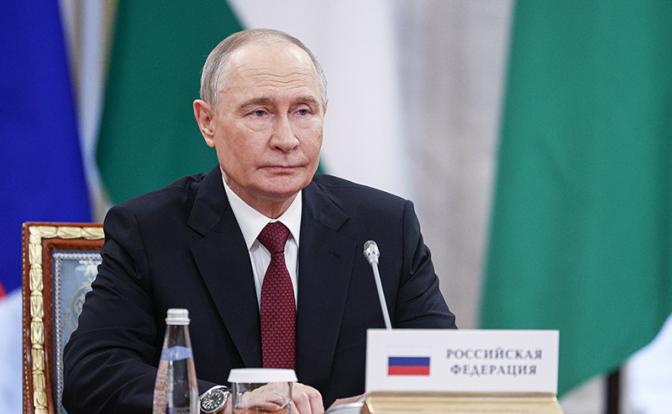 На фото: президент РФ Владимир Путин во время неформального саммита лидеров стран СНГ в Государственном Эрмитаже.