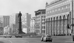 Войти в историю: Собянина призвали восстановить памятник Дзержинскому на Лубянке