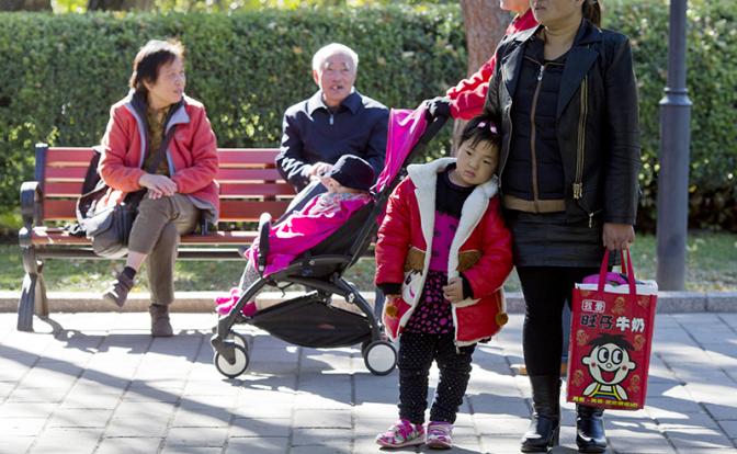 1,5-миллиардный Китай задумался о росте рождаемости и заботе о стариках. Нам бы так!