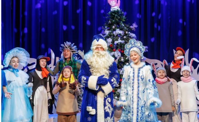 Пингвин и Ёжик зовут юных москвичей на «Ёлочки-иголочки»