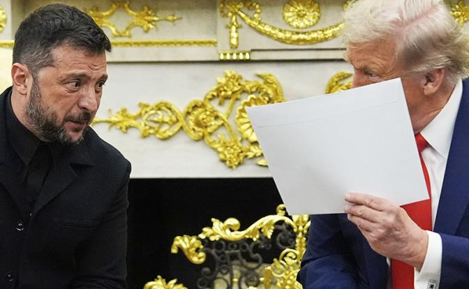 На фото: президент США Дональд Трамп и президент Украины Владимир Зеленский (справа налево).