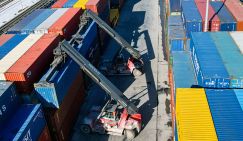 Торговля на крутом повороте: нефть течет на Восток, а лекарства идут с Запада