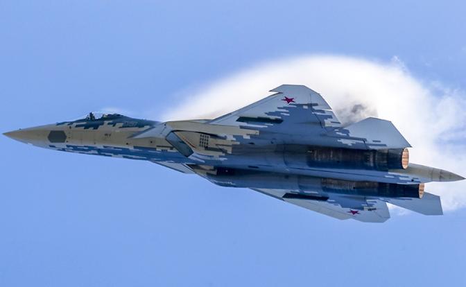 На фото: истребитель пятого поколения Су-57