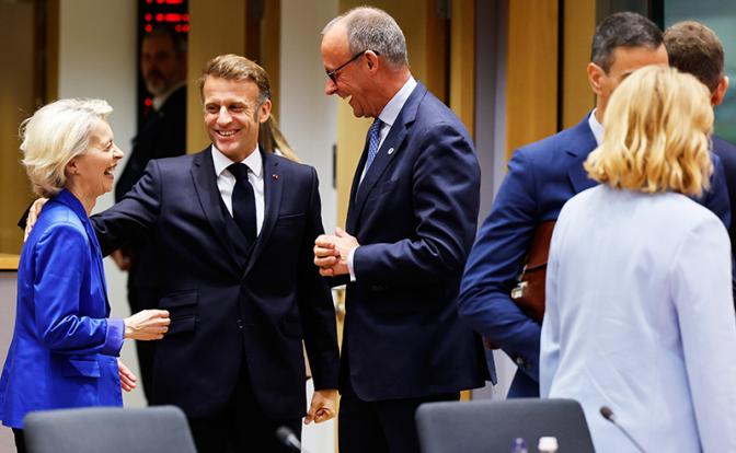 Издание Politico в преддверии Нового года высмеяло главных лидеров Европы