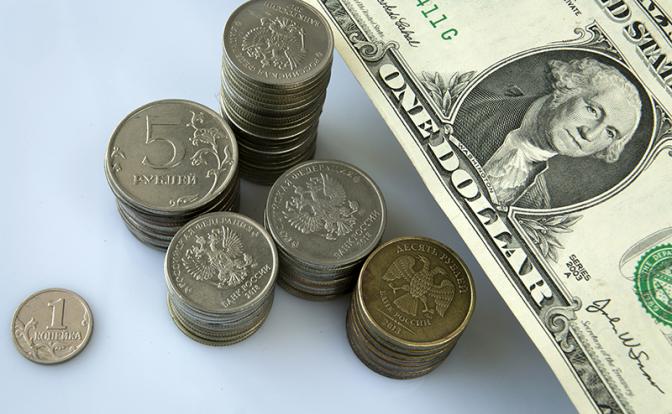 Рубль раскочегарился перед Новым годом: что его поддерживает?