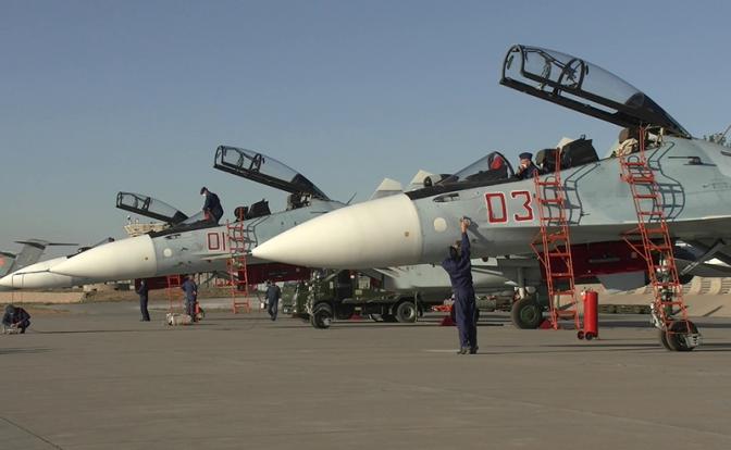 «Орешник» плюс Су-30СМ2: Лукашенко встречает Новый год в хорошем настроении, хотя его уронили