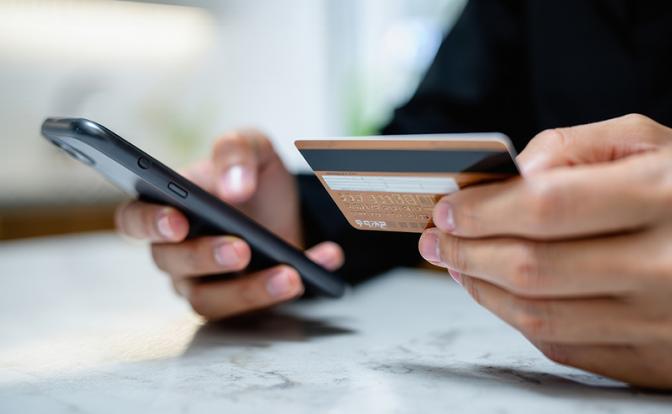 Россиян предупредили о волне блокировок карт после переводов между своими счетами