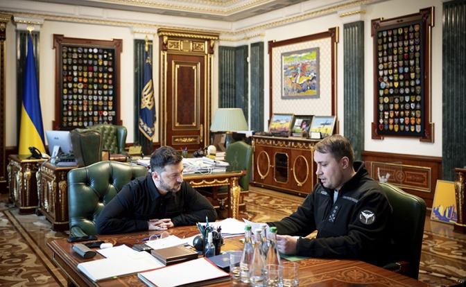 На фото: президент Украины Владимир Зеленский и начальник Главного управления разведки Кирилл Буданов (Внесен в перечень террористов и экстремистов Росфинмониторинга)
