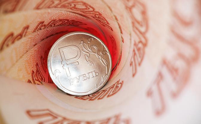 Эксперт сказал, как рубль стал лучшей валютой 2025 года и что его ждет теперь