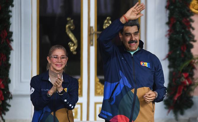 На фото: президент Венесуэлы Николас Мадуро вместе с супругой