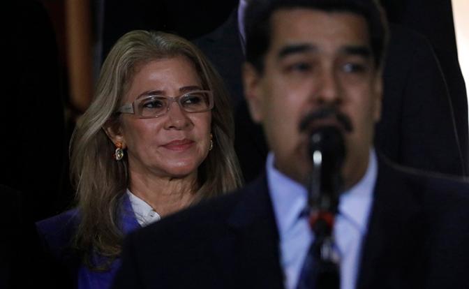 На фото: президент Венесуэлы Николас Мадуро и его супруга Силия Флорес