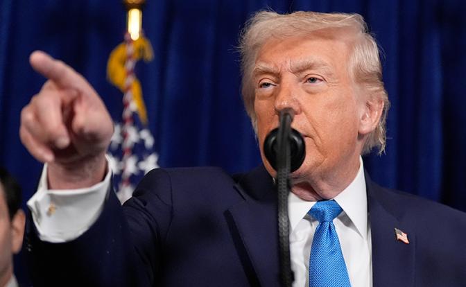 На фото: пресс-конференция президента США Трампа в Мар-а-Лаго по ситуации в Венесуэле