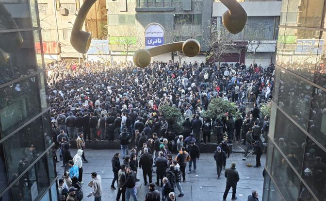 Иран на грани: Тегерану аукнулся взлет цен на продукты и намерение властей повысить налоги