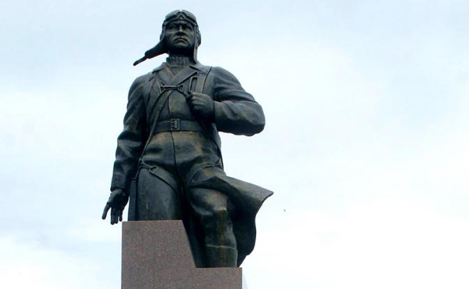 Кому страна прикажет быть героем?