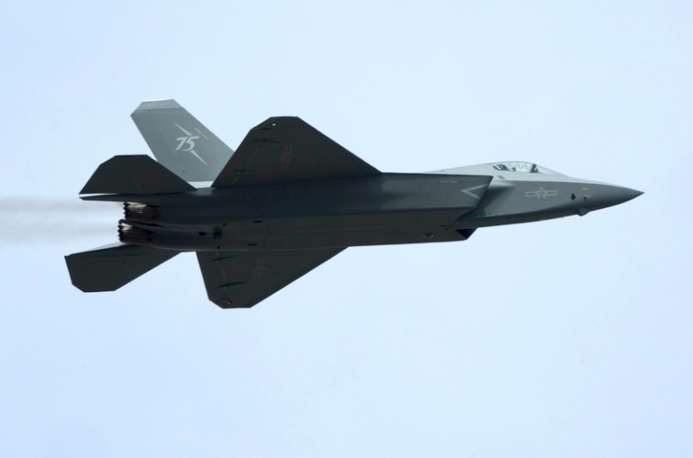 На фото: истребитель-невидимка J-35A. 