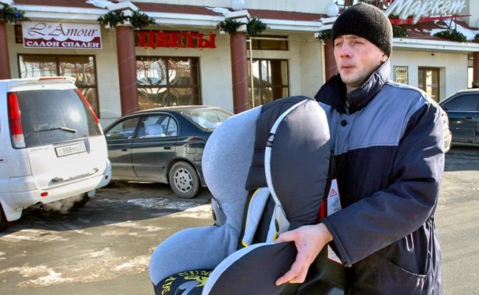 С 9 января в РФ вырастут штрафы за перевозку детей без автокресел