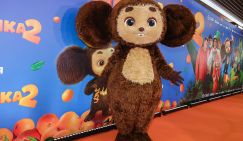 У рекордсмена проката торчат чьи-то огромные уши