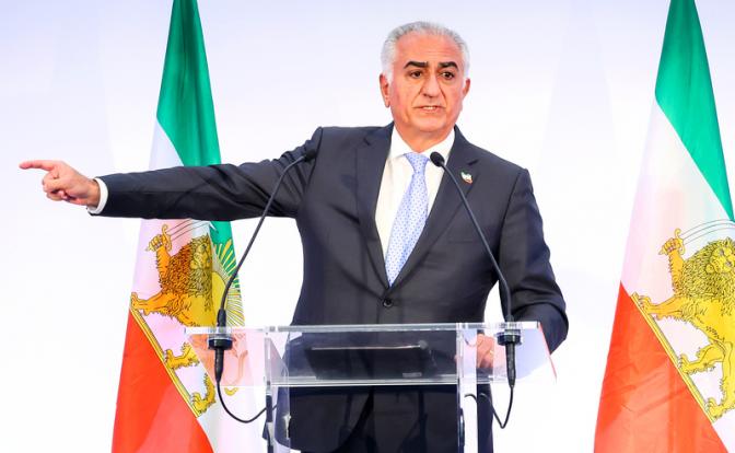 На фото: старший сын последнего иранского шаха Реза Пехлеви.