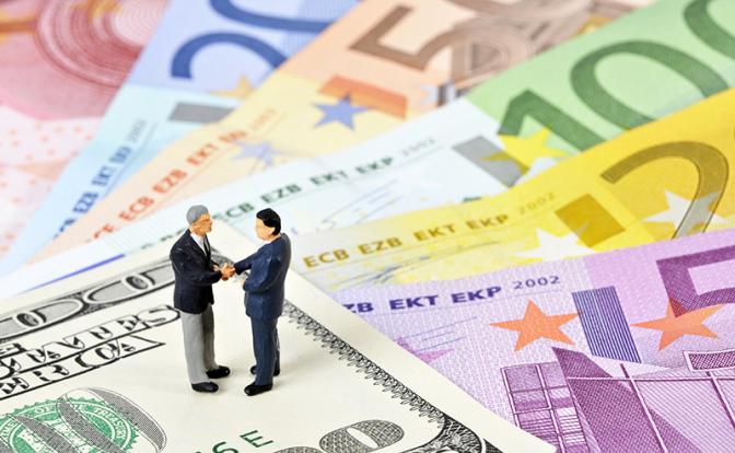 Профессор Катасонов: Россия, воюя с Западом, «подставилась» на триллион, а может, и больше