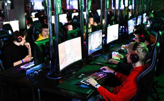Эксперт оценил возможность ухода школьников РФ в профессиональный гейминг вместо учебы