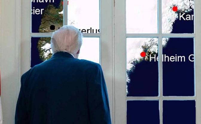 Белый дом выложил фото Трампа на фоне карты Гренландии и призвал следить за ситуацией