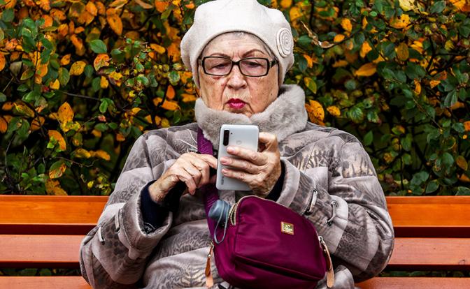 Пенсионеров ждет «подарок» от Минтруда: QR-код вместо удостоверения, чтобы «жилось легче»